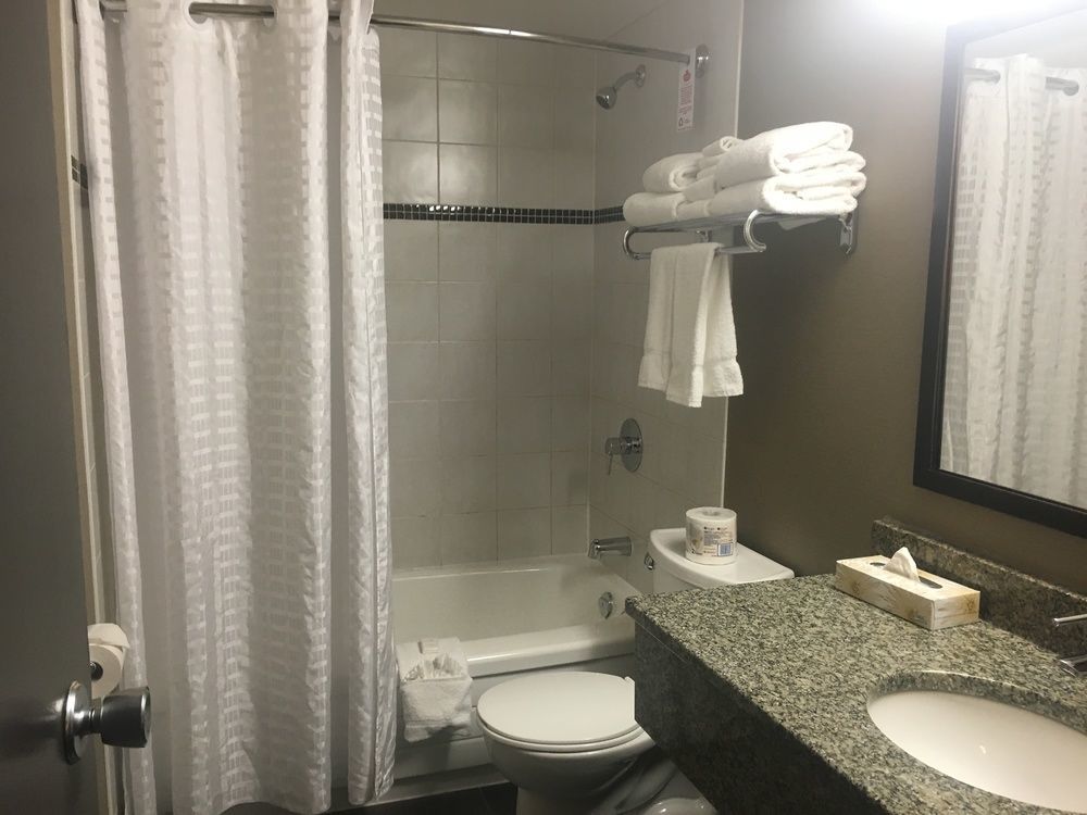 Express By Canad Inns Winnipeg Bagian luar foto